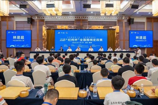 你都知道了？女皇痛苦万分的点点头：之前你和奥利维亚在病房说的话，我都听到了……说着，她心疼的看着海伦娜。